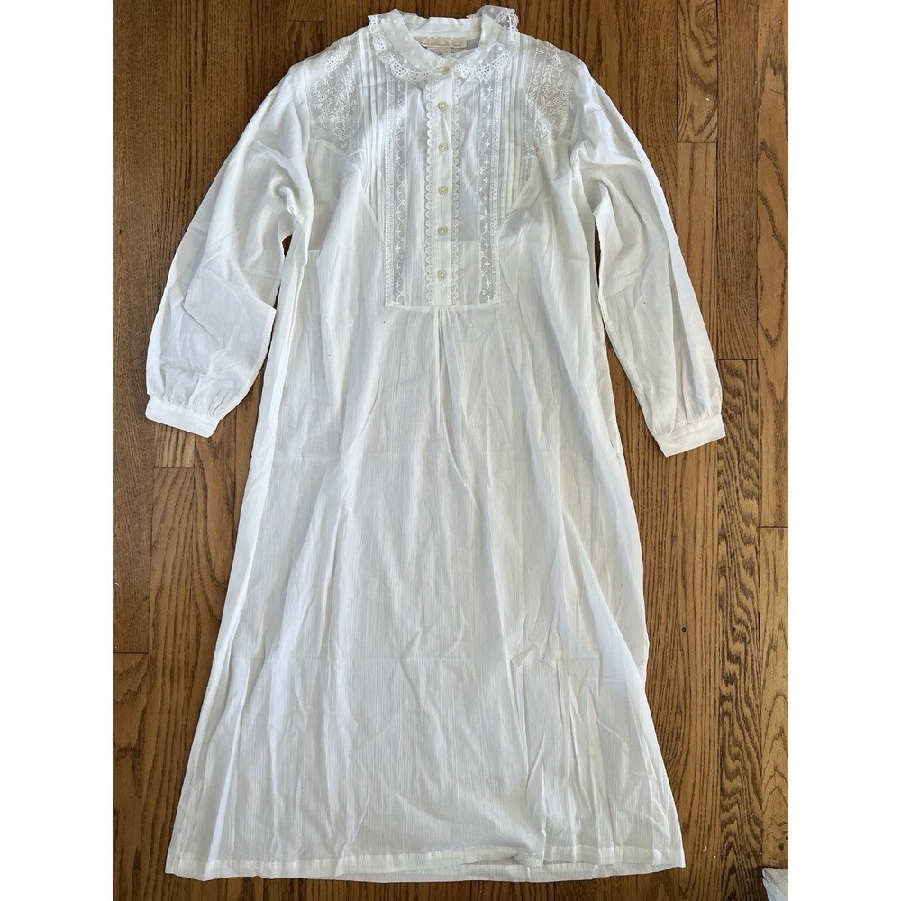 PLUTO Nightgown White 100% Cotton Lace Eyelet Pearlized Buttons Long Sleeve Sz38